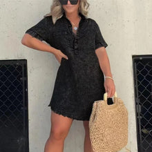 Laden Sie das Bild in den Galerie-Viewer, Jeanskleid mit Fransensaum