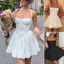 Laden Sie das Bild in den Galerie-Viewer, Neckholderkleid in A-Linie mit figurbetonter Taille