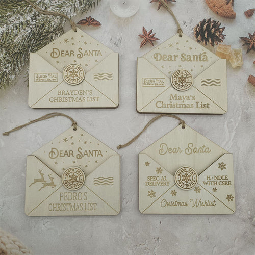 Anhänger aus Holz mit Weihnachtsumschlag