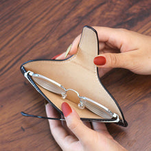 Laden Sie das Bild in den Galerie-Viewer, Stylische Ledertasche für Brillen
