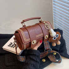 Laden Sie das Bild in den Galerie-Viewer, Mini Boston Bucket Bag mit Schulterriemen