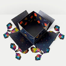 Laden Sie das Bild in den Galerie-Viewer, Magischer fliegender Schmetterling