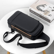 Laden Sie das Bild in den Galerie-Viewer, Brusttasche mit Passwortschutz für Herren
