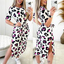 Laden Sie das Bild in den Galerie-Viewer, Bedrucktes Kleid mit kurzen Ärmeln und Schlitz