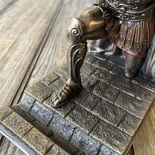 Laden Sie das Bild in den Galerie-Viewer, Griechischer Kommandant Statue Schreibtisch Ornamente Stifthalter