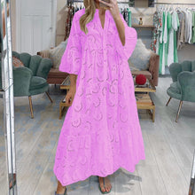 Laden Sie das Bild in den Galerie-Viewer, Baumwollkleid mit V-Ausschnitt, ausgestellten Ärmeln und Stickerei