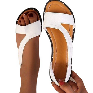Flache Sandalen mit offener Zehenpartie und Nieten