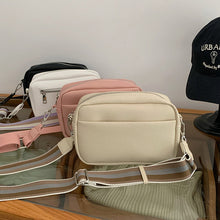 Laden Sie das Bild in den Galerie-Viewer, Kleine Quadratische Schultertasche aus Leder