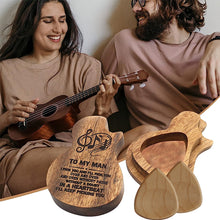 Laden Sie das Bild in den Galerie-Viewer, Gravierte Gitarrenplektren aus Holz mit Aufbewahrungsetui