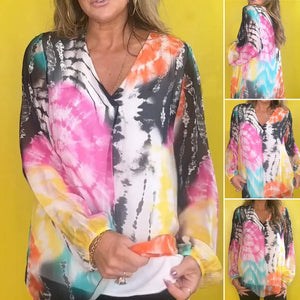 Lässige Batikbluse mit V-Ausschnitt