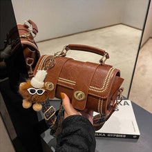 Laden Sie das Bild in den Galerie-Viewer, Mini Boston Bucket Bag mit Schulterriemen