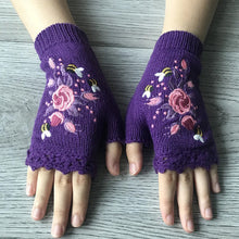 Laden Sie das Bild in den Galerie-Viewer, Handbestickte Handschuhe