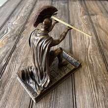 Laden Sie das Bild in den Galerie-Viewer, Griechischer Kommandant Statue Schreibtisch Ornamente Stifthalter