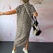 Laden Sie das Bild in den Galerie-Viewer, Kurzarmkleid mit V-Ausschnitt und Leopardenmuster