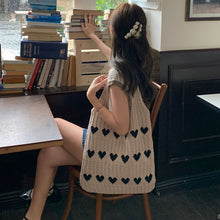 Laden Sie das Bild in den Galerie-Viewer, Herz-Schulter-Stricktasche