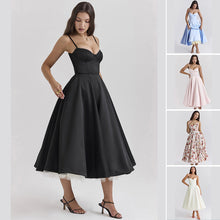 Laden Sie das Bild in den Galerie-Viewer, Kleid mit weitem Saum und Hosenträgern