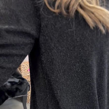 Laden Sie das Bild in den Galerie-Viewer, Lässiges einfarbiges Kleid mit Glockenärmeln und V-Ausschnitt