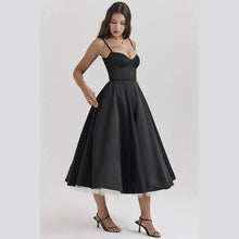 Laden Sie das Bild in den Galerie-Viewer, Kleid mit weitem Saum und Hosenträgern