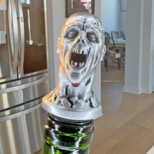Laden Sie das Bild in den Galerie-Viewer, Zombiekopf Weinmund