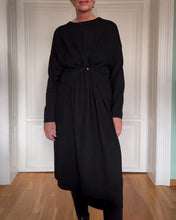 Laden Sie das Bild in den Galerie-Viewer, Lässiges, plissiertes Kleid mit langen Ärmeln und Taille