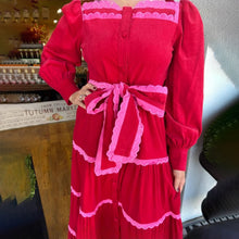 Laden Sie das Bild in den Galerie-Viewer, Langärmliges Kleid mit Spitzeneinsatz