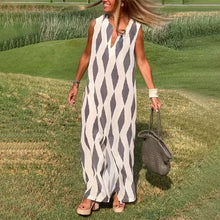 Laden Sie das Bild in den Galerie-Viewer, Langes Kleid mit Schlitz und Rautenmuster