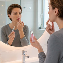 Laden Sie das Bild in den Galerie-Viewer, Brightening Moisturizing Lippenbalsam-Essenz