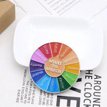 Laden Sie das Bild in den Galerie-Viewer, Kreative drehbare Roulette-Brosche