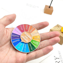 Laden Sie das Bild in den Galerie-Viewer, Kreative drehbare Roulette-Brosche
