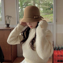 Laden Sie das Bild in den Galerie-Viewer, Fischerhut im Hepburn-Stil