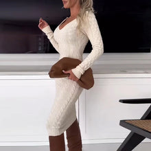 Laden Sie das Bild in den Galerie-Viewer, Elegantes Pulloverkleid mit Zopfmuster und Spitzennähten