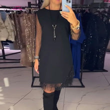 Laden Sie das Bild in den Galerie-Viewer, Kleid mit Rundhalsausschnitt, transparentem Netzstoff und Nähten