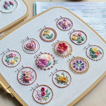 Laden Sie das Bild in den Galerie-Viewer, Kleines Blumenrahmen-Stickset