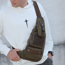 Laden Sie das Bild in den Galerie-Viewer, Halbmondförmige Brusttasche