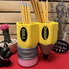 Laden Sie das Bild in den Galerie-Viewer, Kreativer Stifthalter in Bleistiftform