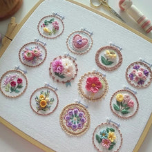 Laden Sie das Bild in den Galerie-Viewer, Kleines Blumenrahmen-Stickset