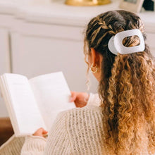 Laden Sie das Bild in den Galerie-Viewer, Flache runde Haarspange