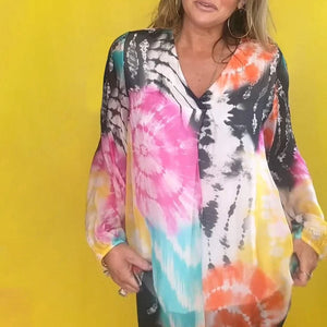 Lässige Batikbluse mit V-Ausschnitt