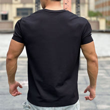 Laden Sie das Bild in den Galerie-Viewer, T-shirt mit kleinem V-Ausschnitt