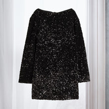 Laden Sie das Bild in den Galerie-Viewer, Kurzes Kleid mit Pailletten