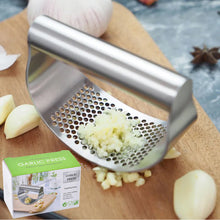 Laden Sie das Bild in den Galerie-Viewer, Manuelle Knoblauchpresse aus Edelstahl