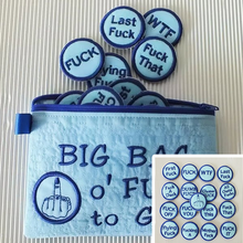 Laden Sie das Bild in den Galerie-Viewer, Große Tüte F*cks zum Verschenken Zipper Pouch