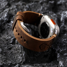 Laden Sie das Bild in den Galerie-Viewer, Handgefertigtes Vintage Leder-Apple-Watch-Band