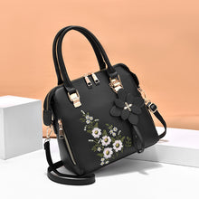 Laden Sie das Bild in den Galerie-Viewer, Mode Stickerei Handtasche