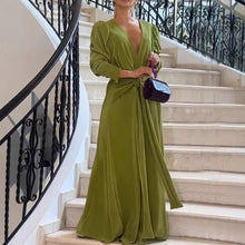 Laden Sie das Bild in den Galerie-Viewer, Plissiertes Kleid mit Schlitz in der Taille