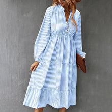 Laden Sie das Bild in den Galerie-Viewer, Langärmeliges Kleid mit Streifendruck
