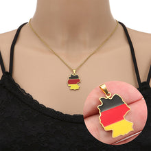 Laden Sie das Bild in den Galerie-Viewer, Modischer Edelstahl-Anhänger mit Deutschlandkarte und deutscher Flagge