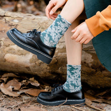 Laden Sie das Bild in den Galerie-Viewer, Vintage bestickte florale Damensocken