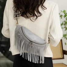 Laden Sie das Bild in den Galerie-Viewer, Vintage Crossbody Tasche mit Quaste