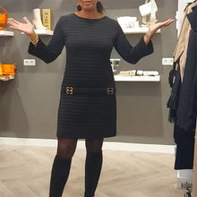 Laden Sie das Bild in den Galerie-Viewer, Einfarbiges Freizeitkleid mit Rundhalsausschnitt